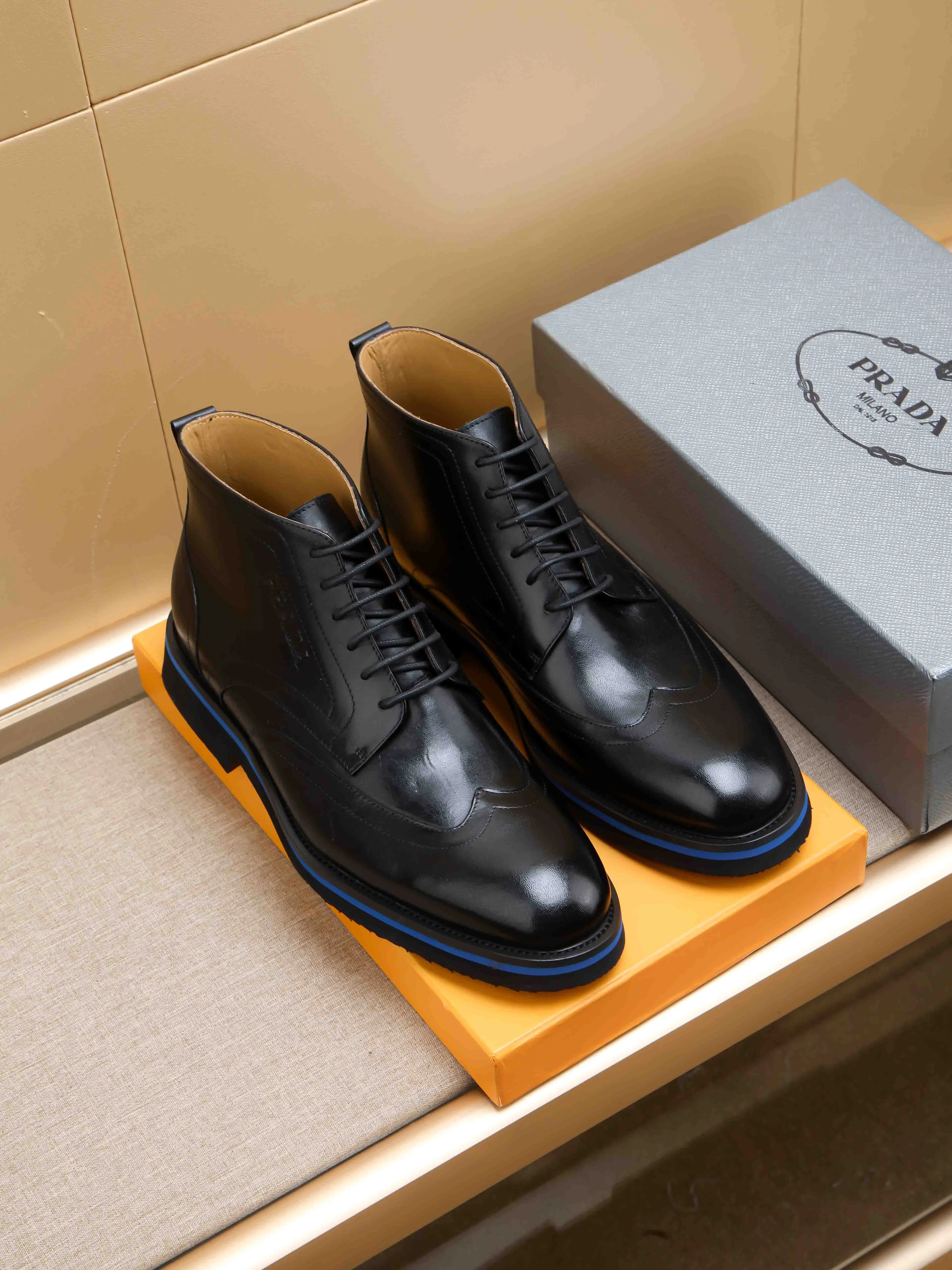 Men's shoes 💰620 💰 PRADA*——◾ Prada~Thick-soled men's shoes, original single-level perfect boutique, brogue style men's formal casual leather shoes, luxurious materials, imported cowhide, with water-dyed cowhide lining, 4.5cm increased PU foam lightweight outsole, perfectly restore the original classic, purchase the original 1:1 accurate replica, welcome all comparisons 🆚, the design is full of modernity, versatile and fashionable urban men! Size: 39-44 (38.45.46.47 customized)